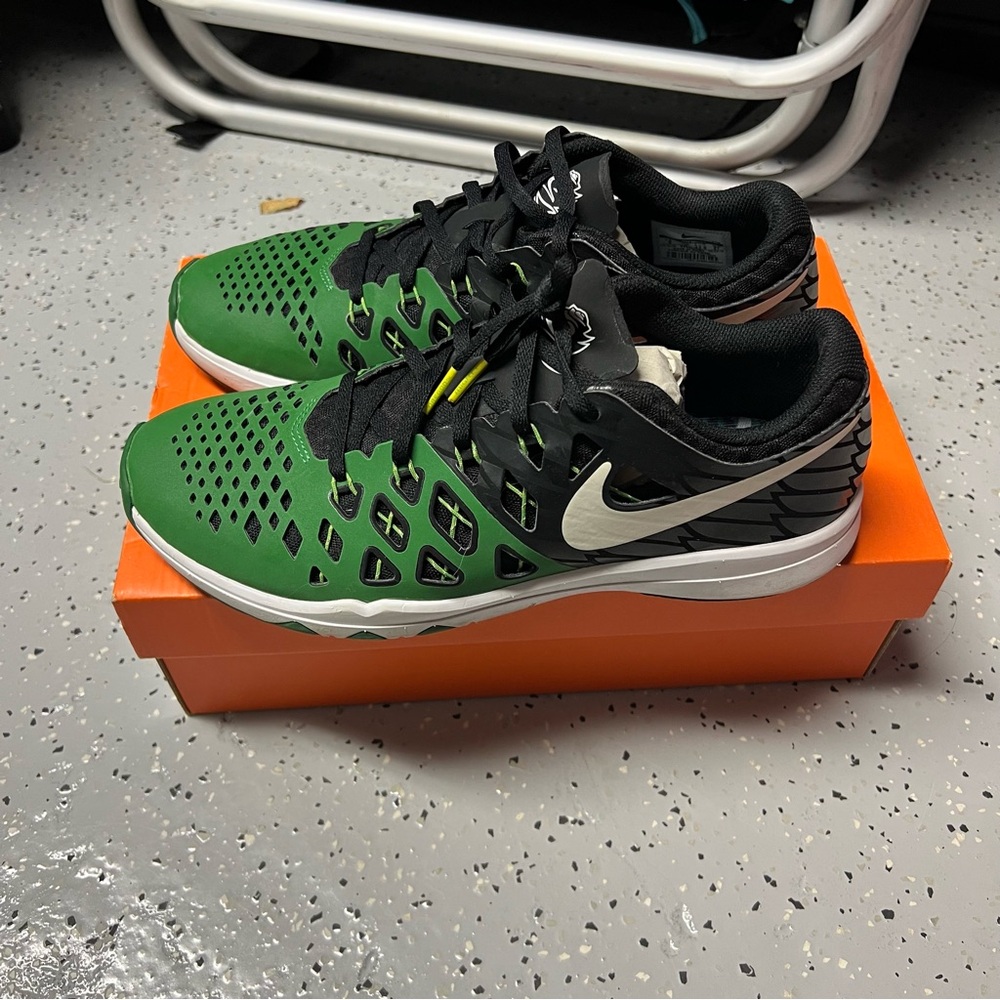 Nike Oregon Free Trainer 5.0 V6 size 9